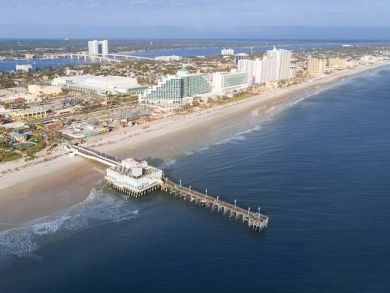 Daytona Beach Vacation Condo Sleeps Six Guests